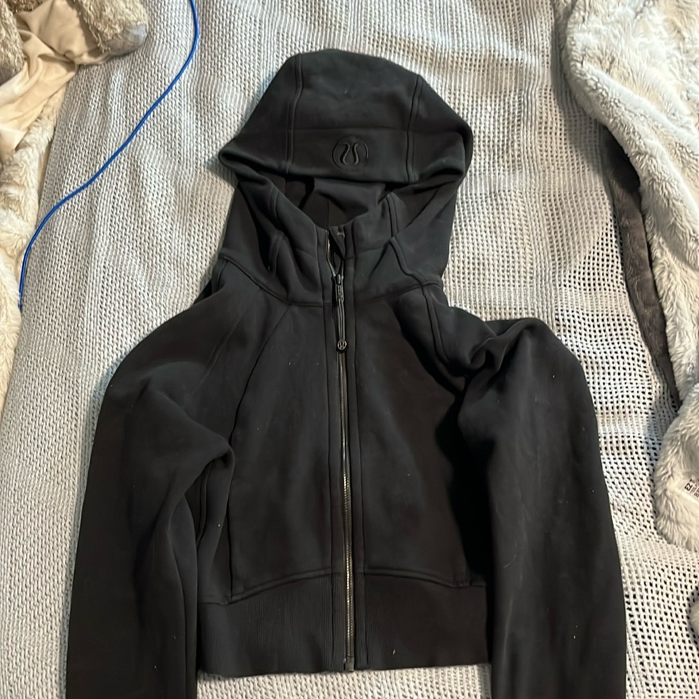 cropped lululemon scuba hoodie (tight fit)
